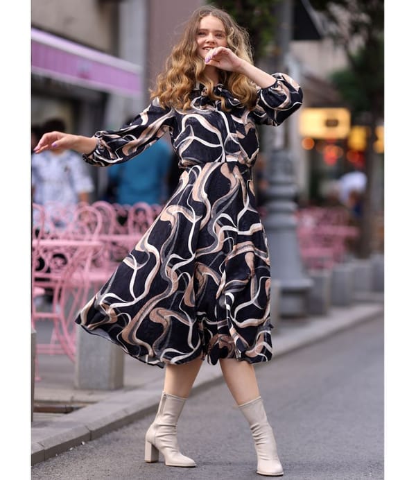 Rochie midi din satin de viscoza imprimata cu motive aurii