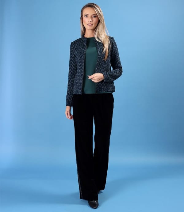 Pantaloni din catifea cu bluza din jerse cu fermoar pe mijloc fata