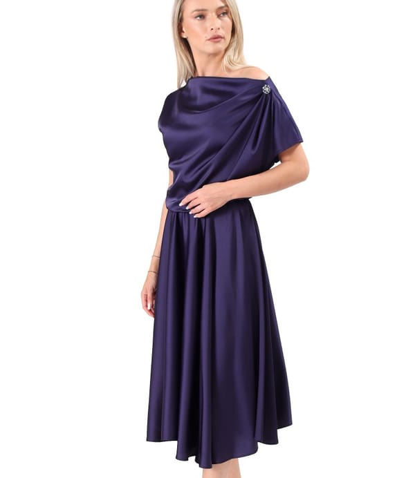 Rochie midi din satin elastic cu decolteu barcuta