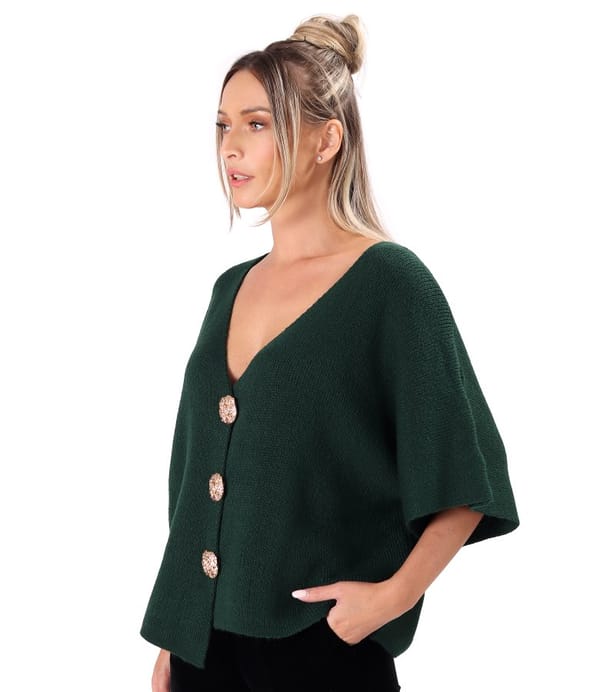 Cardigan lejer tricotat cu nasturi aurii tip brosa