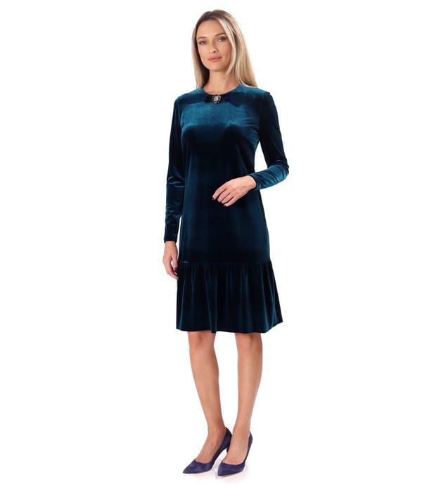 Rochie eleganta din catifea elastica cu volan si brosa la decolteu