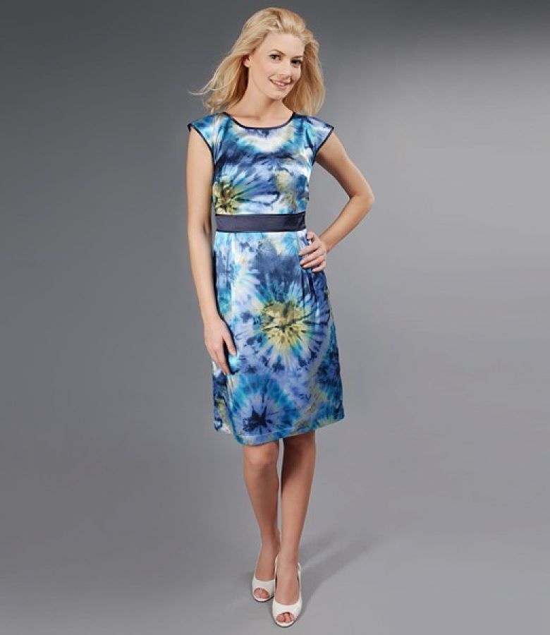 Rochie din saten albastru cu imprimeu floral si falduri