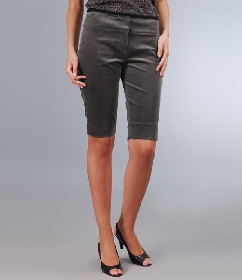 Pantaloni scurti din catifea elastica cu garnitura