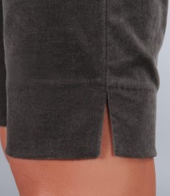 Pantaloni scurti din catifea elastica cu garnitura