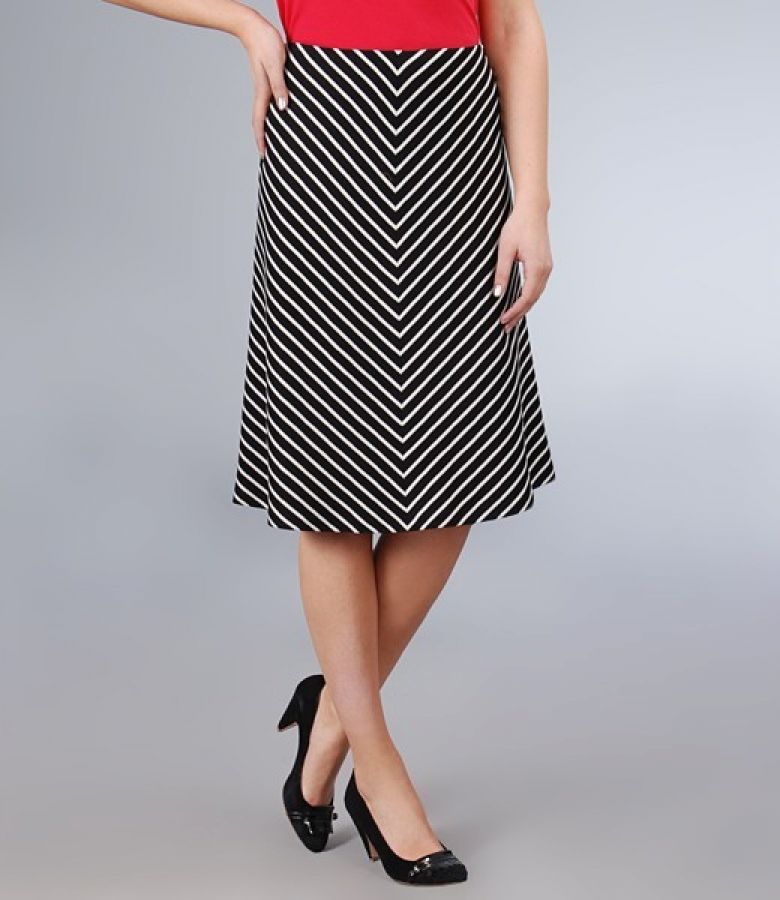 Fusta din jerse elastic alb-negru