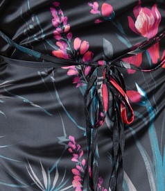 Rochie lunga din saten elastic imprimat cu accesoriu