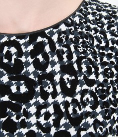 Rochie de seara din stofa elastica brocata cu catifea