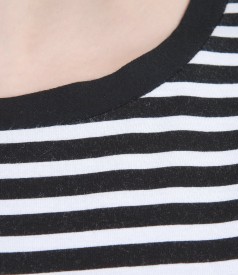 Bluza din jerse elastic alb-negru cu basc