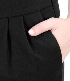Pantaloni din stofa elastica cu buzunare si falduri