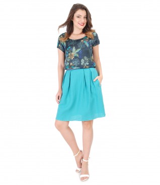 Tinuta casual cu fusta din in si bluza cu imprimeu floral