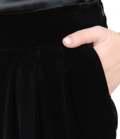 Pantaloni din catifea elastica neagra cu buzunare si falduri