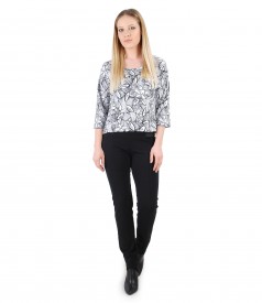 Tinuta casual cu bluza din jerse cu imprimeu floral si pantaloni pana