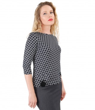 Bluza din jerse elastic cu floare tricotata