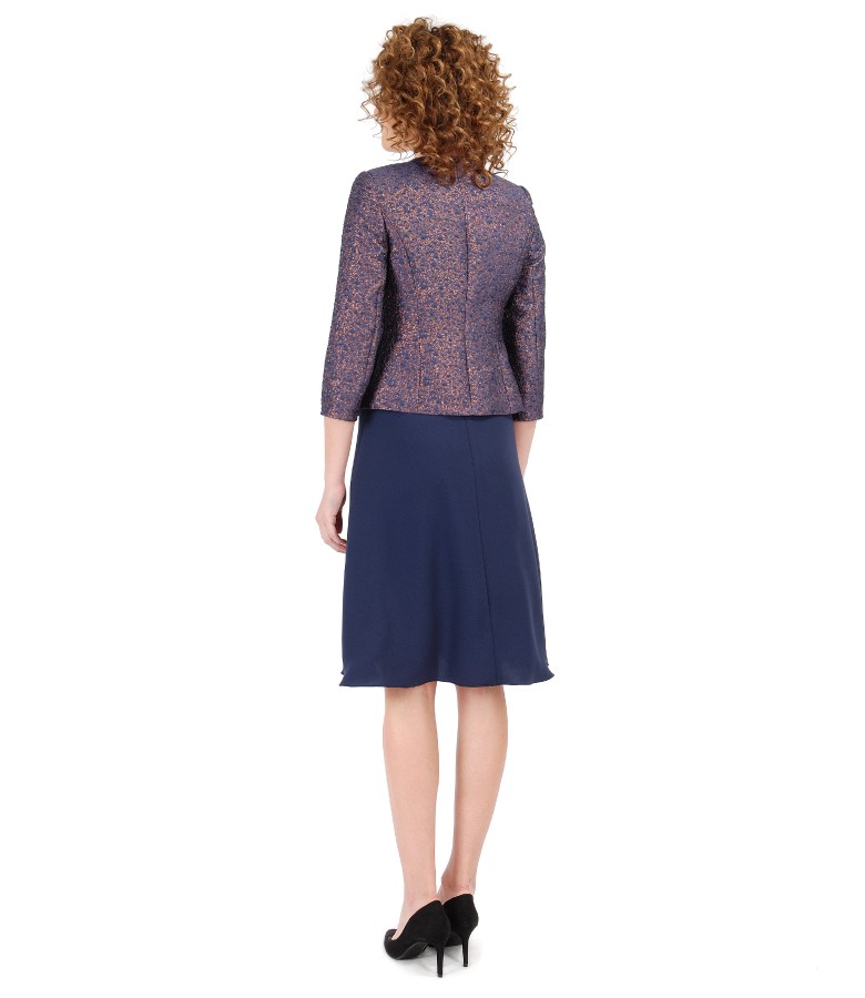 Tinuta de ocazie cu fusta semiclos si sacou din stofa brocata cu fir aramiu