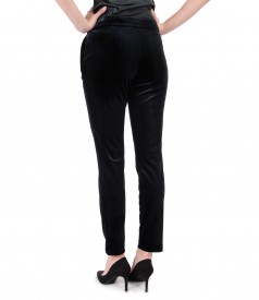 Pantaloni din catifea elastica neagra cu buzunare si falduri