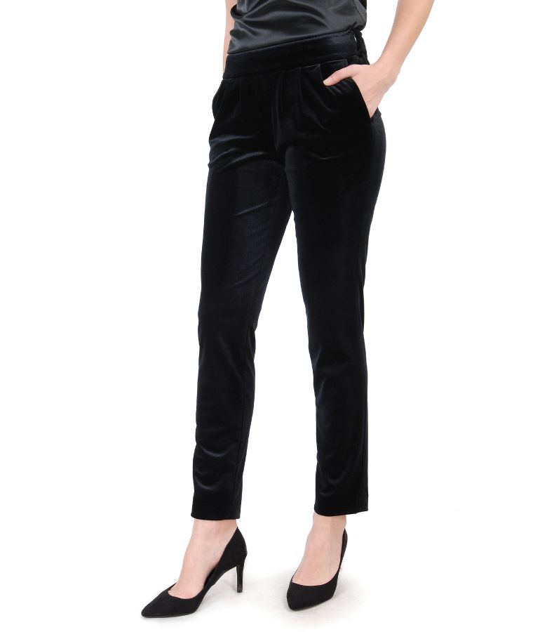 Pantaloni din catifea elastica neagra cu buzunare si falduri