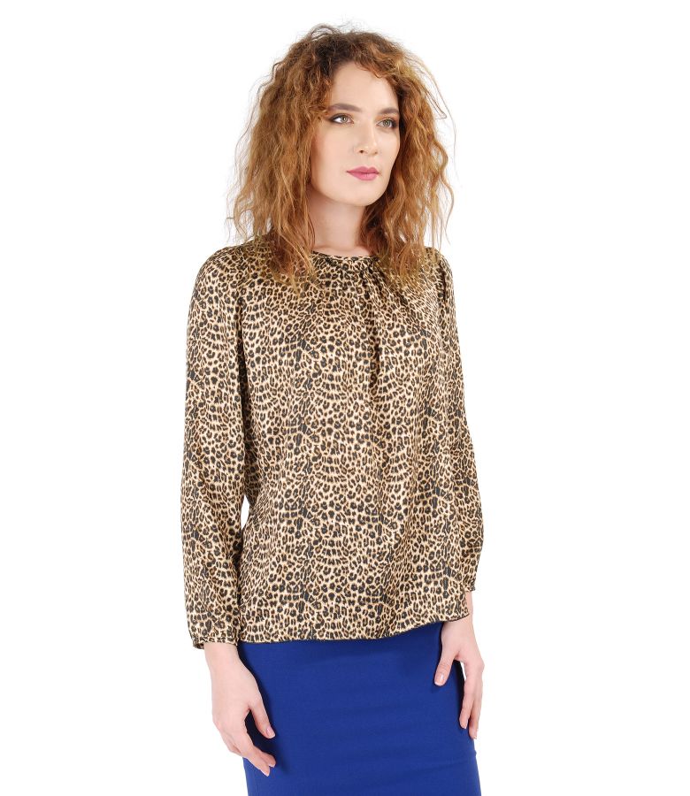 Bluza cu animal print si falduri la decolteu si aplicatie de cristale