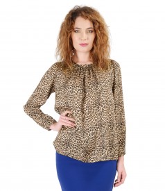 Bluza cu animal print si falduri la decolteu si aplicatie de cristale