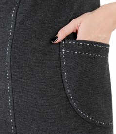 Rochie din jerse elastic gros cu buzunare aplicate