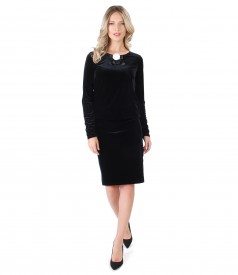 Rochie cu brosa din catifea elastica neagra