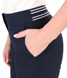 Pantaloni din bumbac elastic cu buzunare pe fata