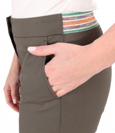 Pantaloni din bumbac elastic cu buzunare pe fata