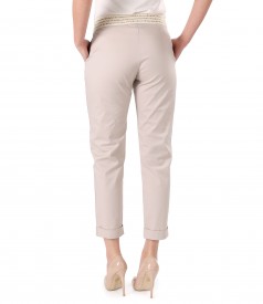 Pantaloni din bumbac elastic cu buzunare pe fata