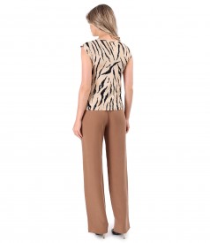 Tinuta eleganta cu pantaloni lejeri din tencel si bluza cu animal print