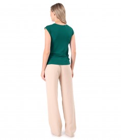 Tinuta smart/casual cu pantaloni lejeri si bluza din jerse elastic