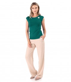 Tinuta smart/casual cu pantaloni lejeri si bluza din jerse elastic