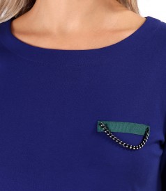 Bluza din jerse elastic fin cu lant decorativ pe fata