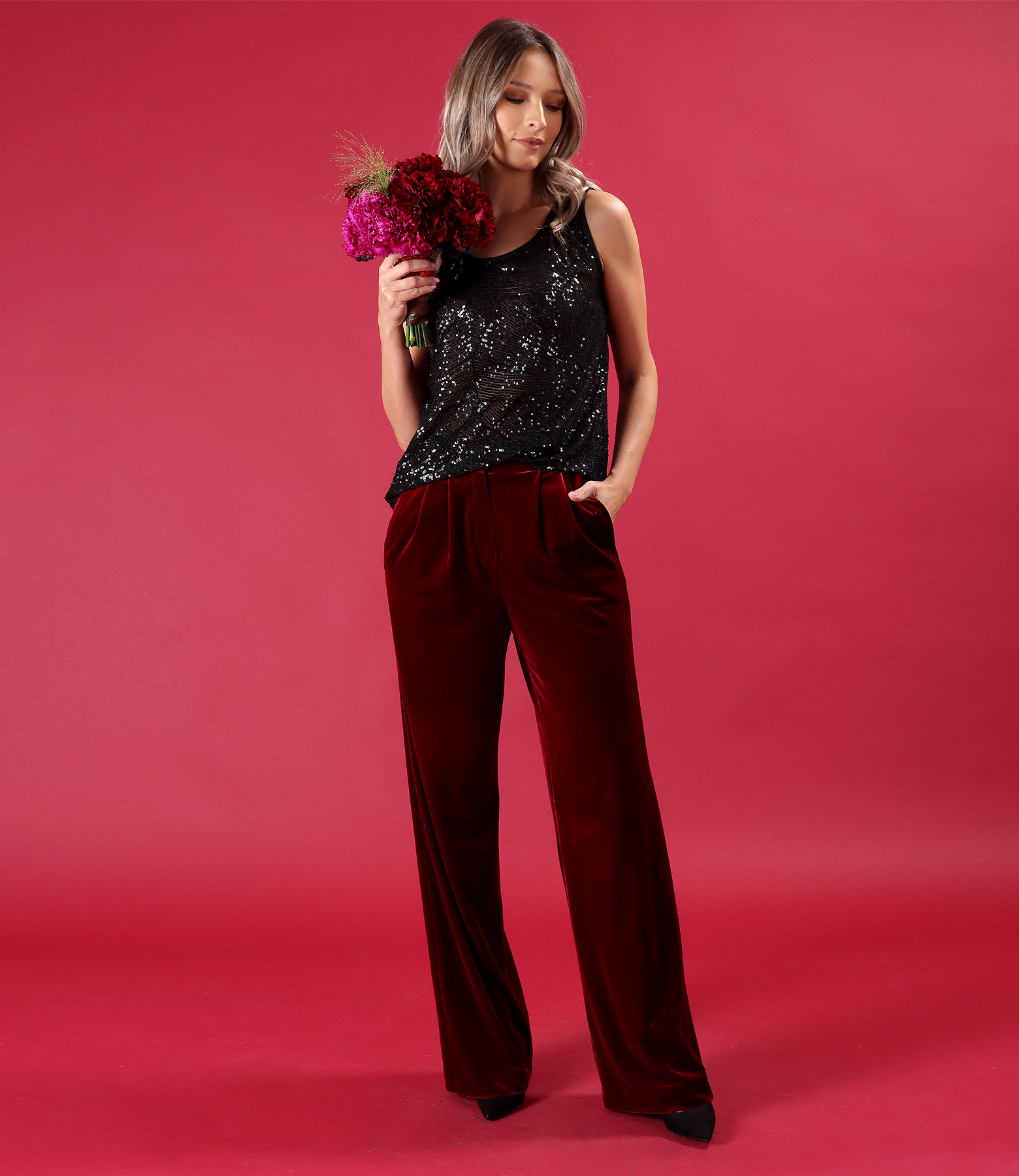 Bluza fara maneci din paiete cu garnitura de saten