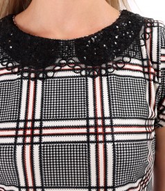 Rochie din catifea elastica in carouri si guler brodat cu paiete si dantela