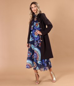 Jacheta eleganta din stofa texturata cu rochie midi din voal