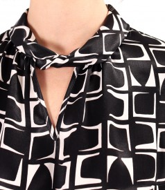 Bluza lejera din satin de viscoza imprimata cu motive geometrice