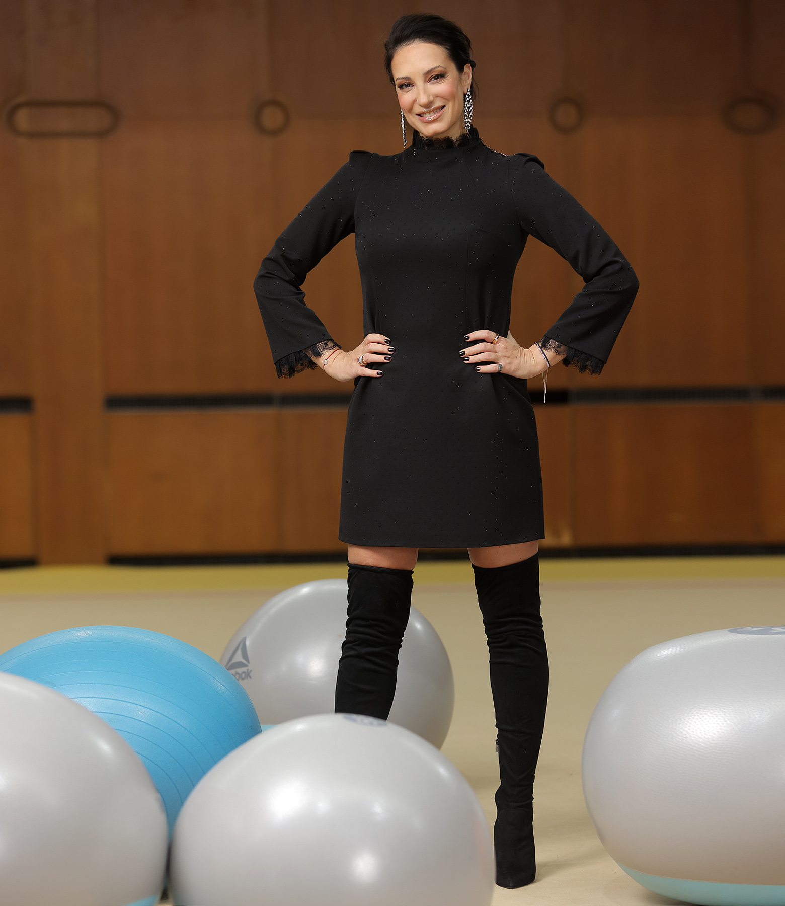 Rochie scurta de cocktail din stofa cu aplicatii stralucitoare