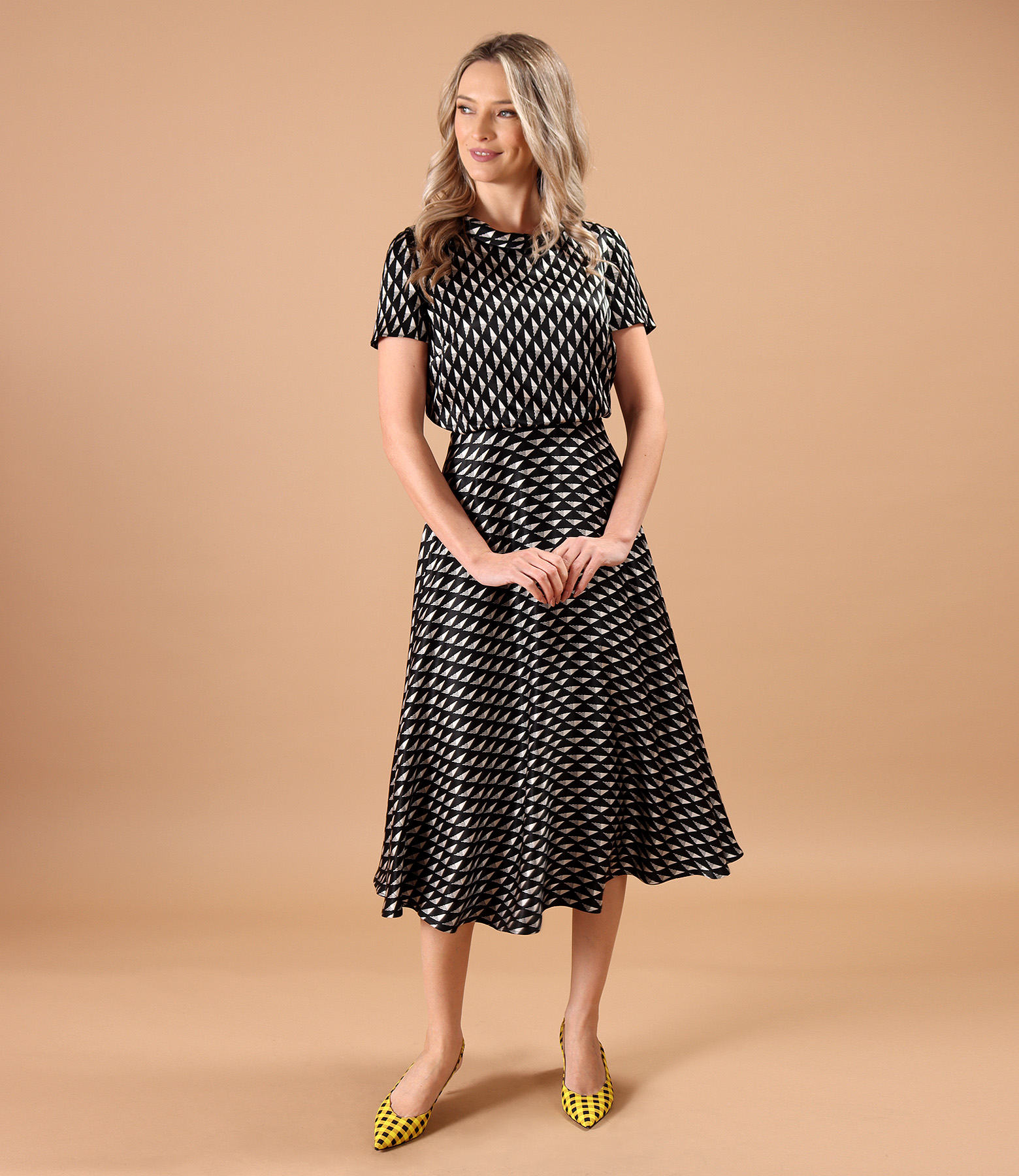 Rochie midi din satin de viscoza imprimata cu motive geometrice