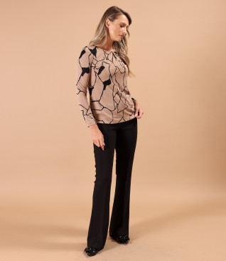 Pantaloni evazati cu bluza din jerse elastic
