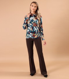 Tinuta smart casual cu pantaloni evazati si bluza din jerse elastic