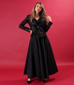 Tinuta de seara cu sacou din paiete si fusta lunga din tafta