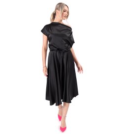 Rochie midi din satin elastic cu decolteu barcuta