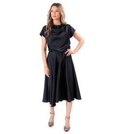 Rochie midi din satin elastic cu decolteu barcuta