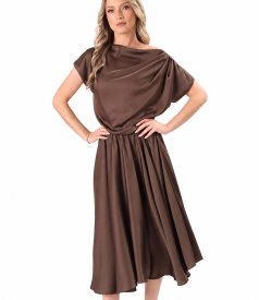 Rochie midi din satin elastic cu decolteu barcuta