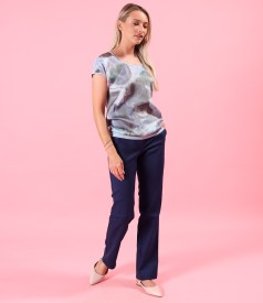 Pantaloni drepti din bumbac elastic cu bluza cu fata din organza plina de viscoza cu efect metalizat