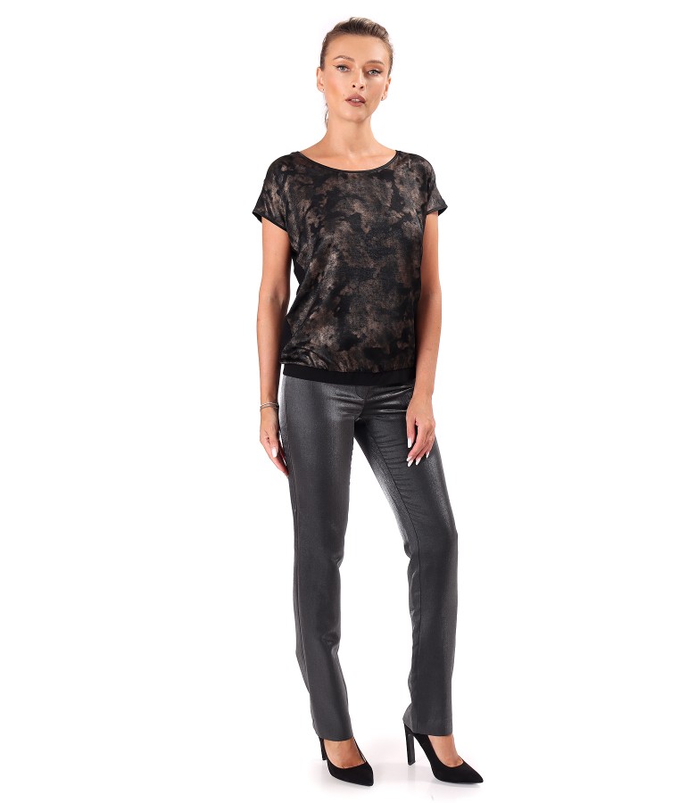 Bluza cu fata imprimata cu motive aurii cu pantaloni pana din tesatura cu aspect satinat