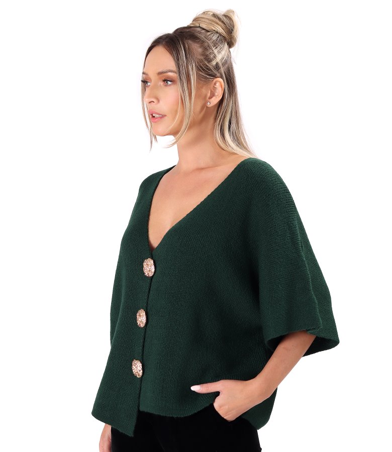 Cardigan lejer tricotat cu nasturi aurii tip brosa