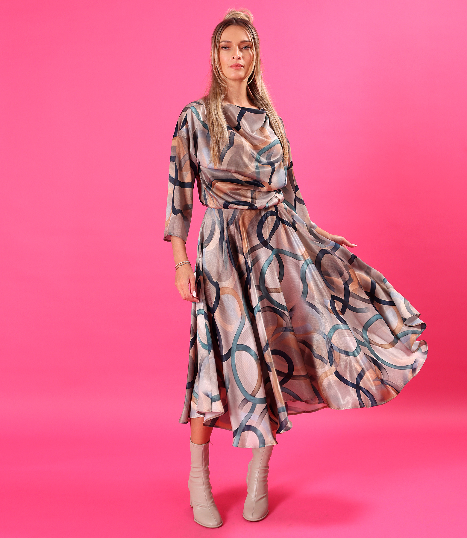 Rochie midi eleganta din saten imprimat cu motive geometrice