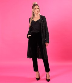 Tinuta eleganta cu pantaloni din catifea si cardigan lung tricotat cu viscoza