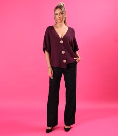 Tinuta eleganta cu cardigan lejer tricotat si pantaloni lejeri