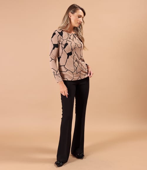 Pantaloni evazati cu bluza din jerse elastic